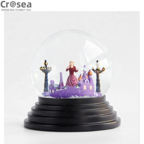 Hot Sale Plastic Base Polyresin Water Globe For Decoration