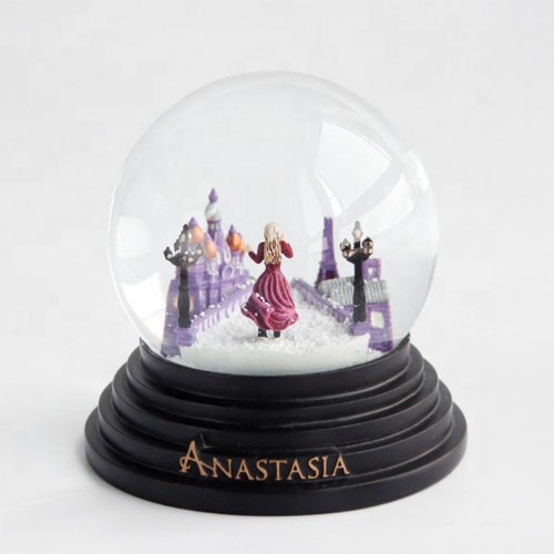Hot Sale Plastic Base Polyresin Water Globe For Decoration