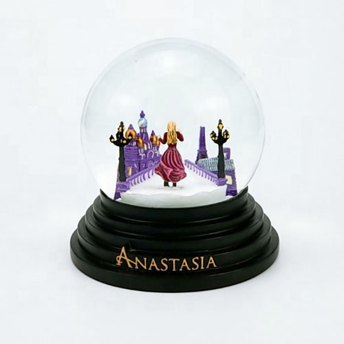 Hot Sale Plastic Base Polyresin Water Globe For Decoration