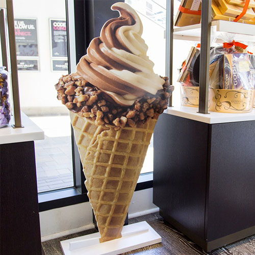 Customized Fiberglass ice cream statues wall mounted giant ice cream cone